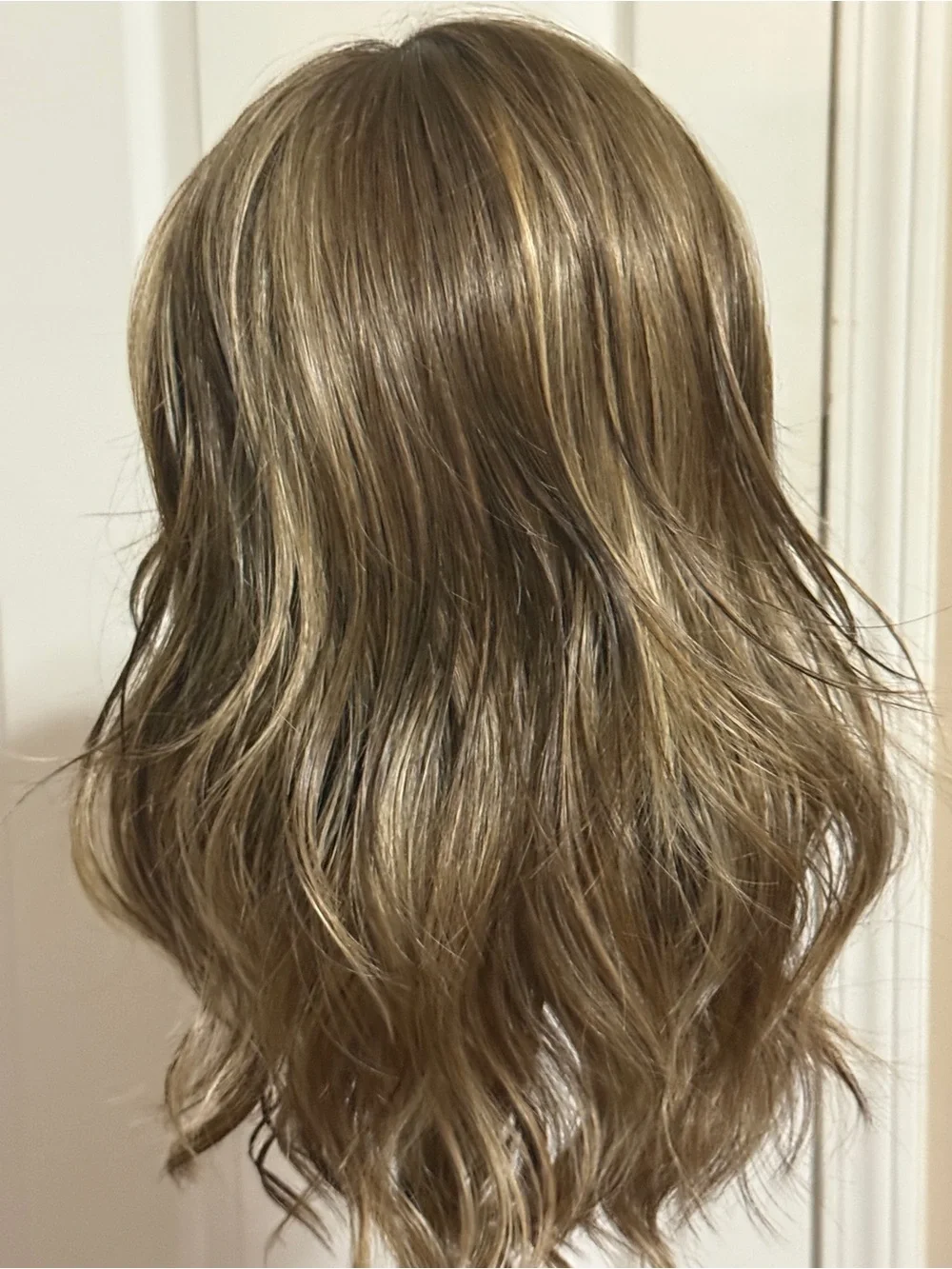 Wavy Blonde Highlighted Women's Fashion Wig - Natural Blonde Mix